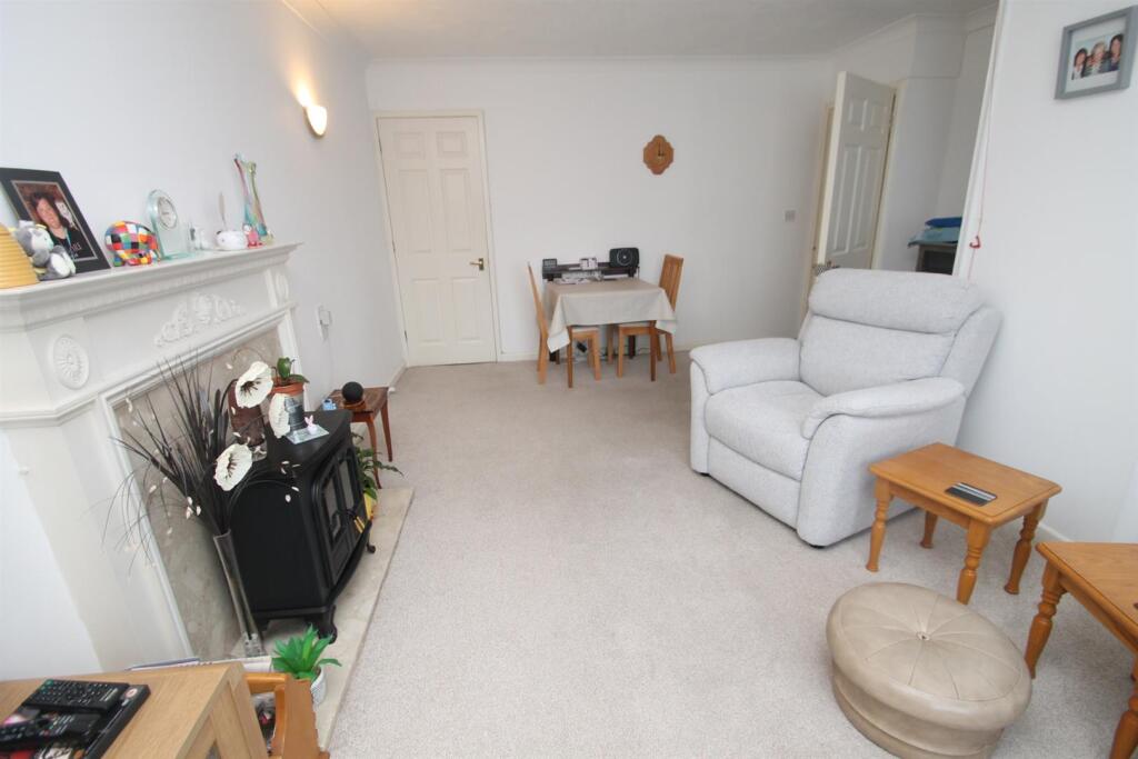 Apartment in Maidstone, Kent - View 4