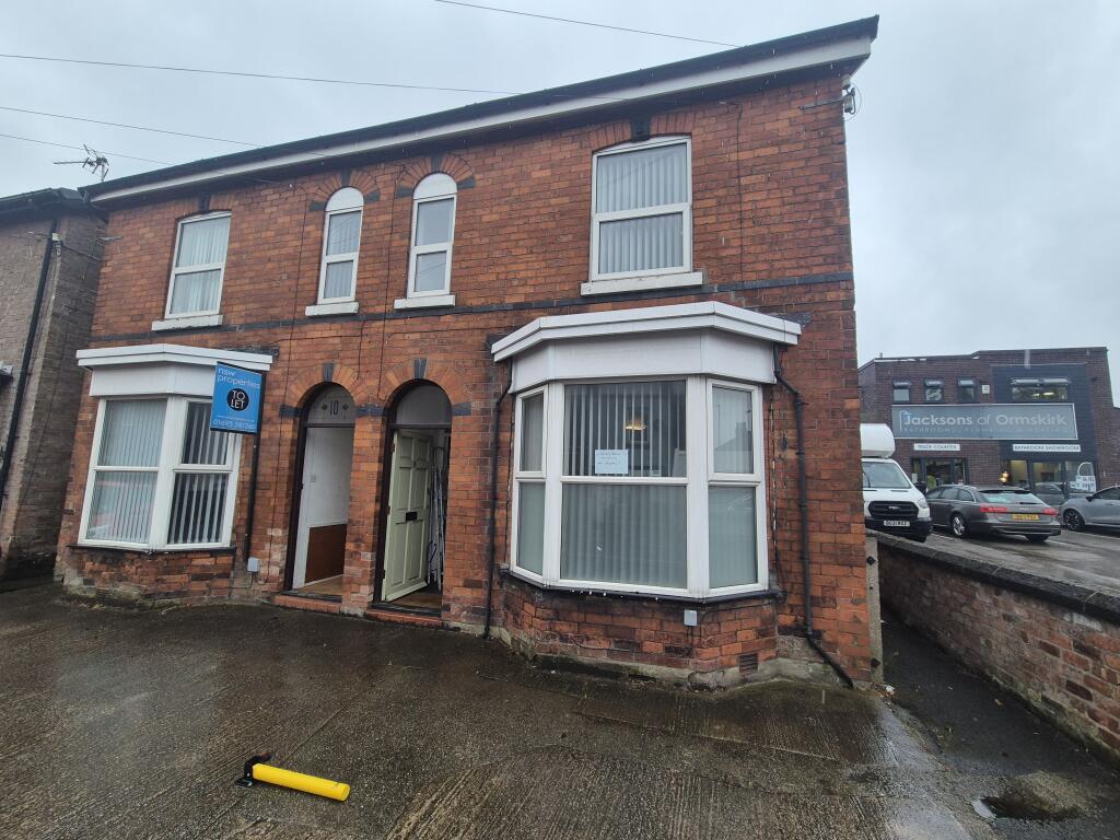 Studio semi-detached on 8 Wigan Road, Ormskirk, Lancashire L39 2AU, £200,000