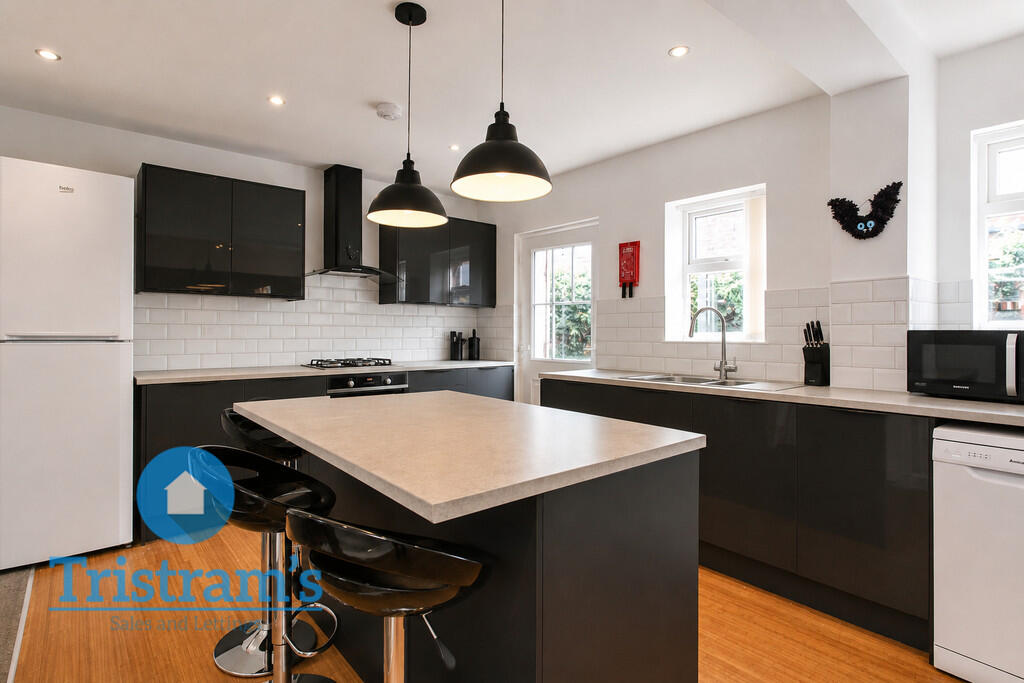 East Crescent, Beeston - View 6