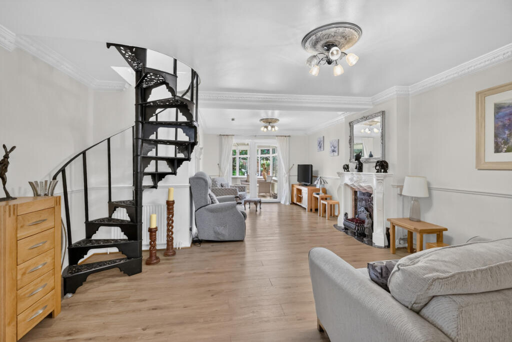 House in Castle Point, Benfleet - View 5