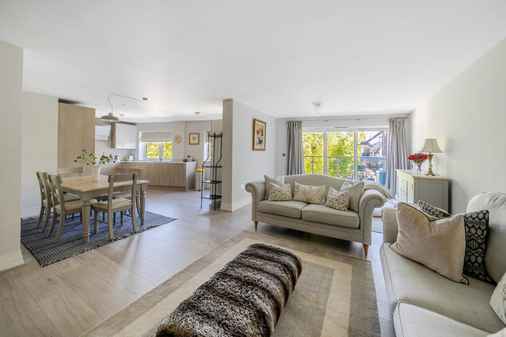 Apartment in Slough - View 2