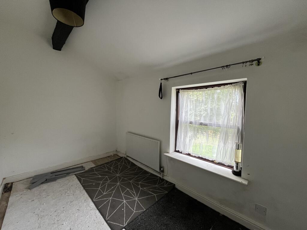House in Oldham, Greater Manchester - View 5