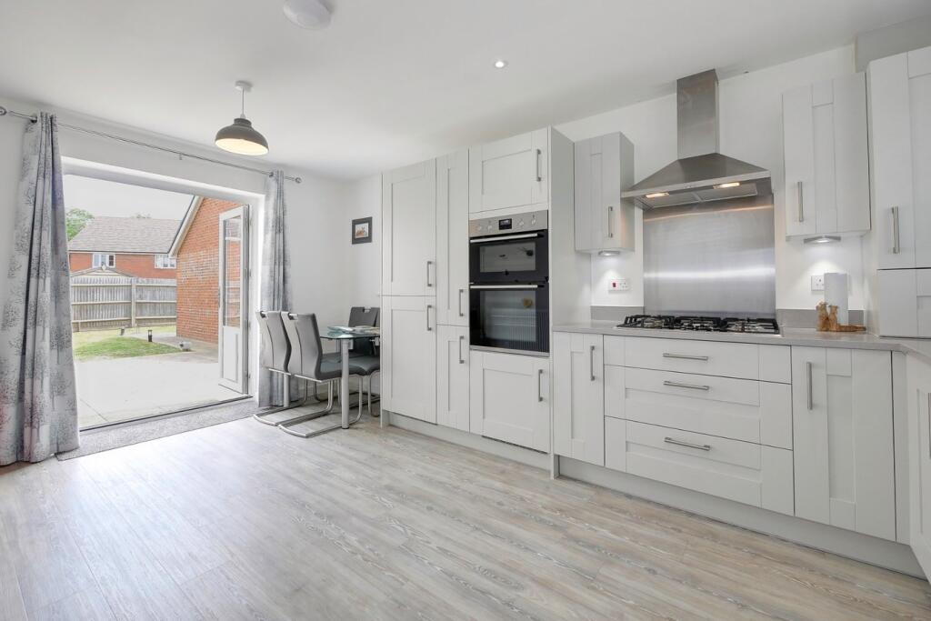 House in Wealden, Roebuck Park, Hellingly - More