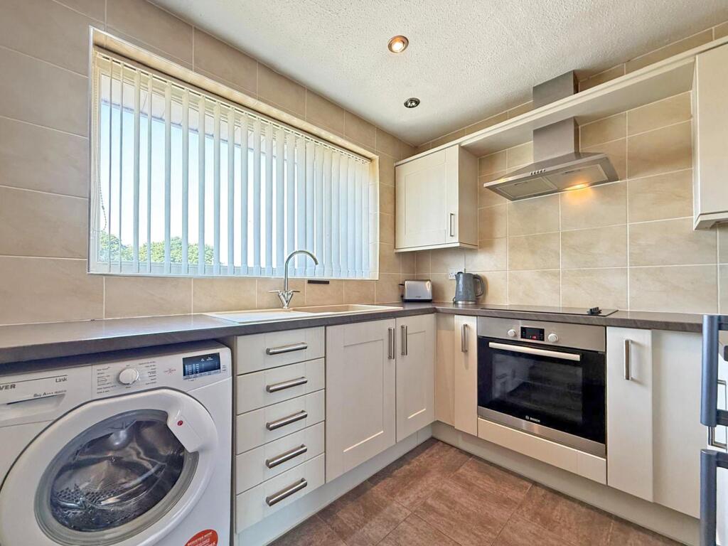 Catesby Drive, Kingswinford, DY6 photo 3