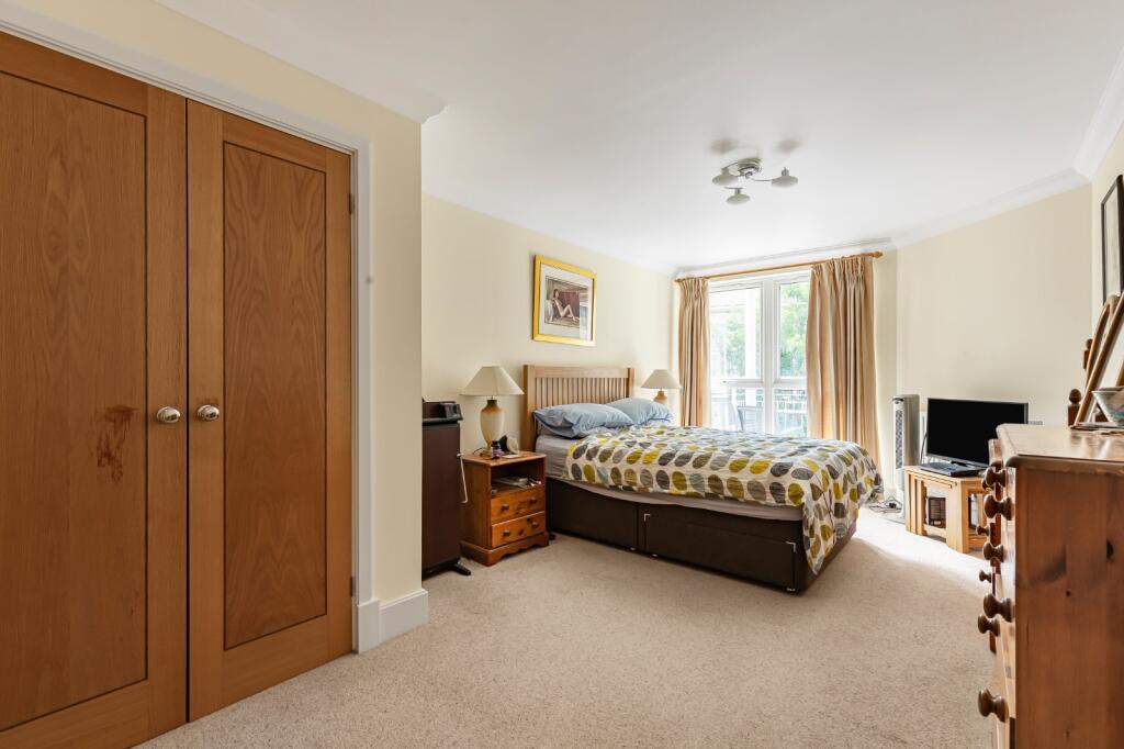Apartment in Twickenham - More