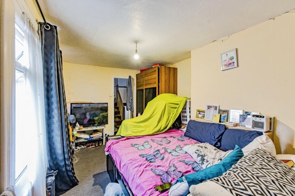 House in London, Cordwell Estate, Hither Green - View 5