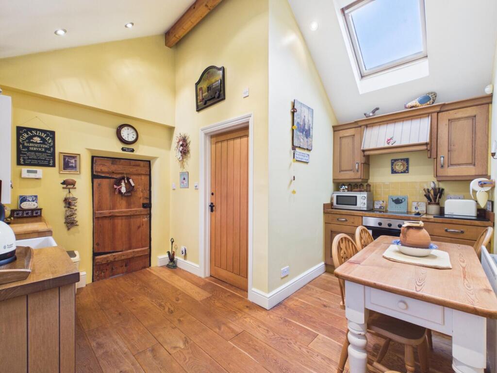 House in Lincoln - View 5