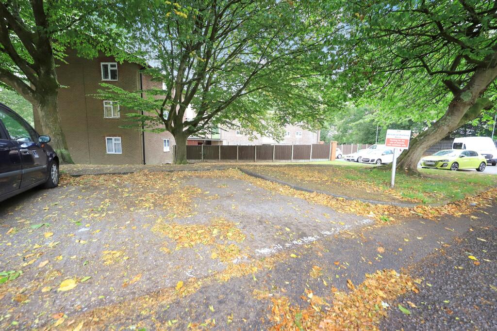 Fieldhead Place, Tettenhall, Wolverhampton photo 2