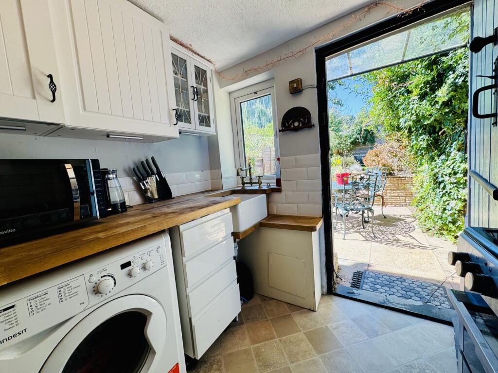 House in Hart, Hartfordbridge, Hartley Wintney - View 4