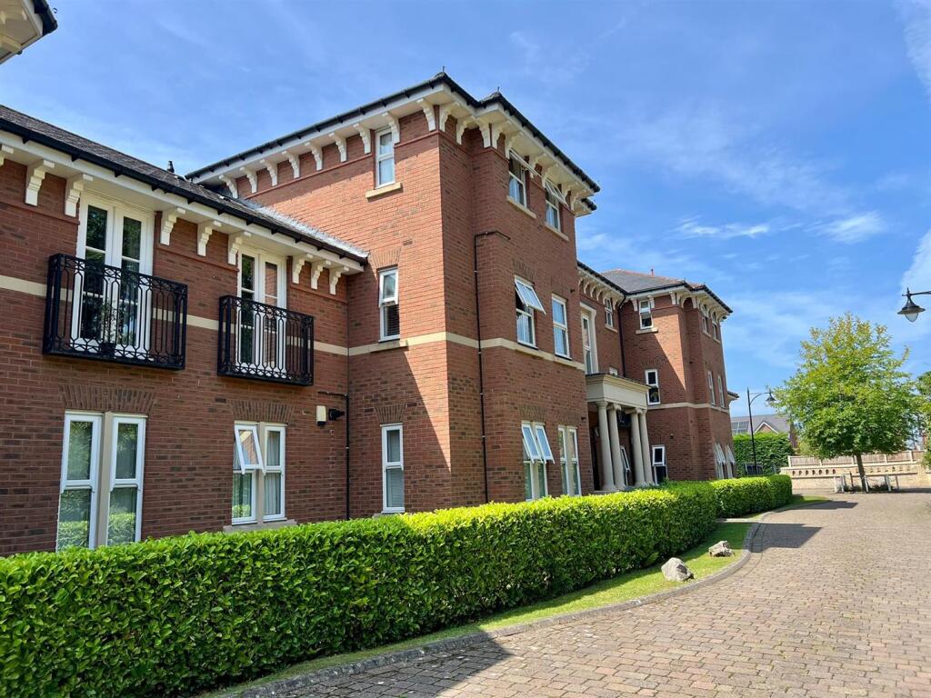 Main image of property: The Courtyard, Upton, Chester