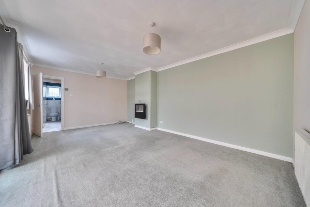 House in Gillingham, Medway - View 4