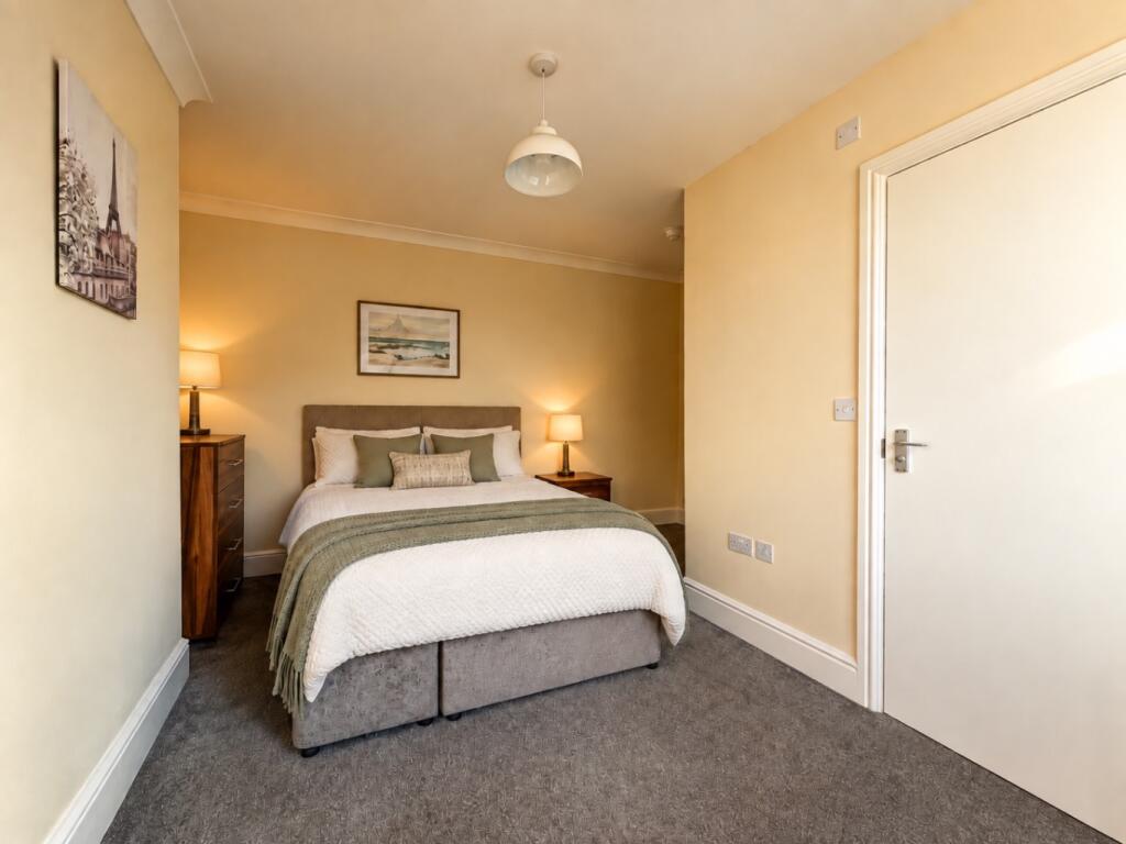 House in Taunton, Lyngford - View 4