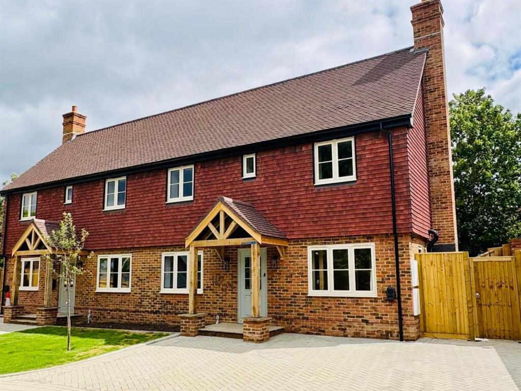 Main image of property: PADDOCK GROVE, EFFINGHAM