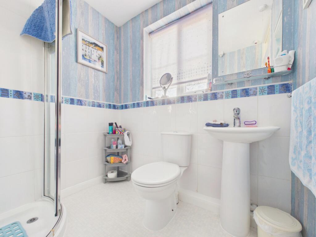House in Hull - View 4