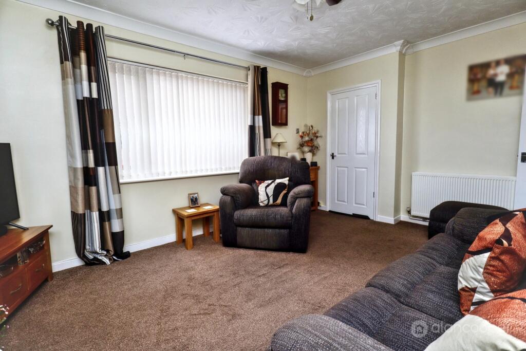 House in Nuneaton and Bedworth, Warwickshire - View 4