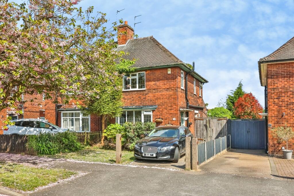 Main image of property: Long Hill Rise, Hucknall, Nottingham, Nottinghamshire, NG15