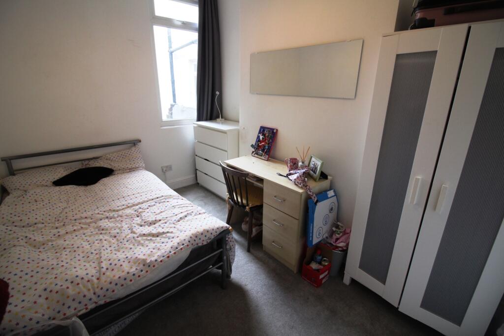 House in Cardiff, Cathays - More