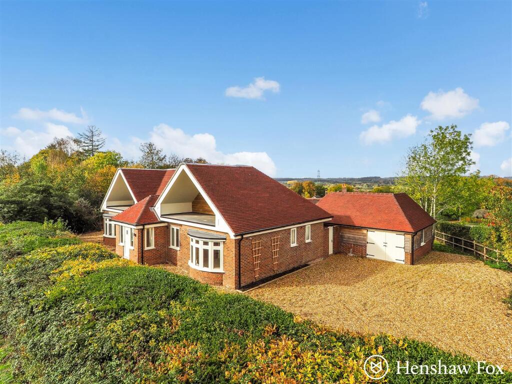 4-bed detached on The Common, Woodgreen, Fordingbridge, £1,195,000