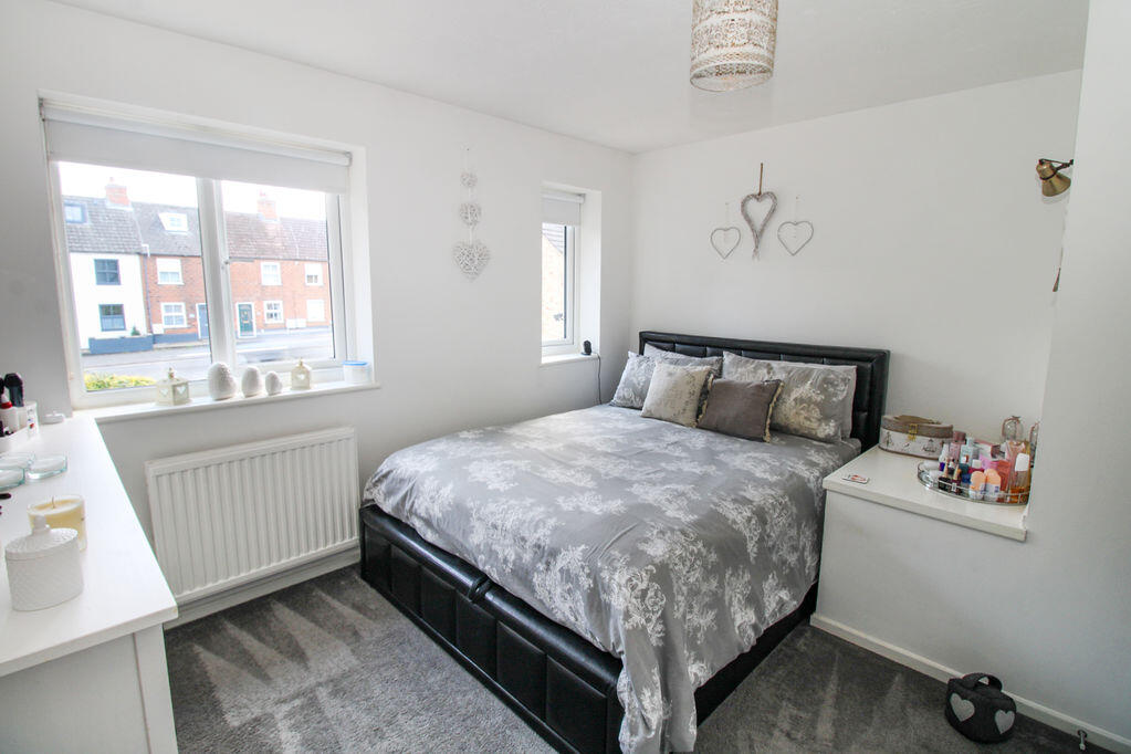 House in Shefford, Central Bedfordshire - More