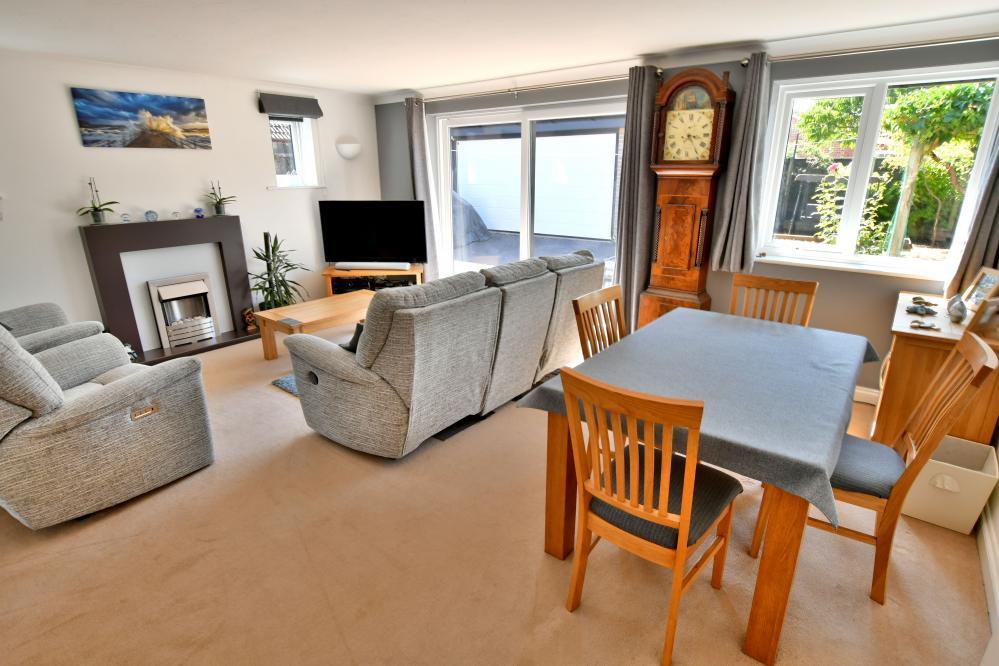 Rectory Avenue, Corfe Mullen, BH21 3EZ photo 4