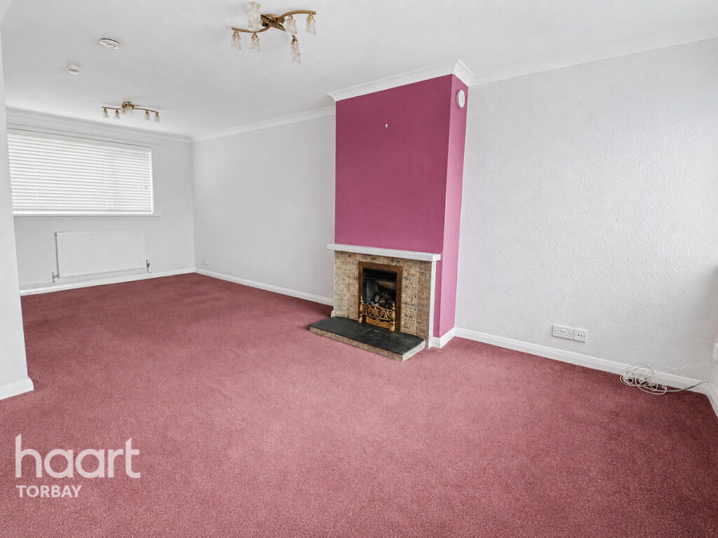 House in Paignton, Roselands - More