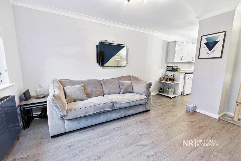 Melton Fields, West Ewell, Epsom, Surrey. KT19 - View 4