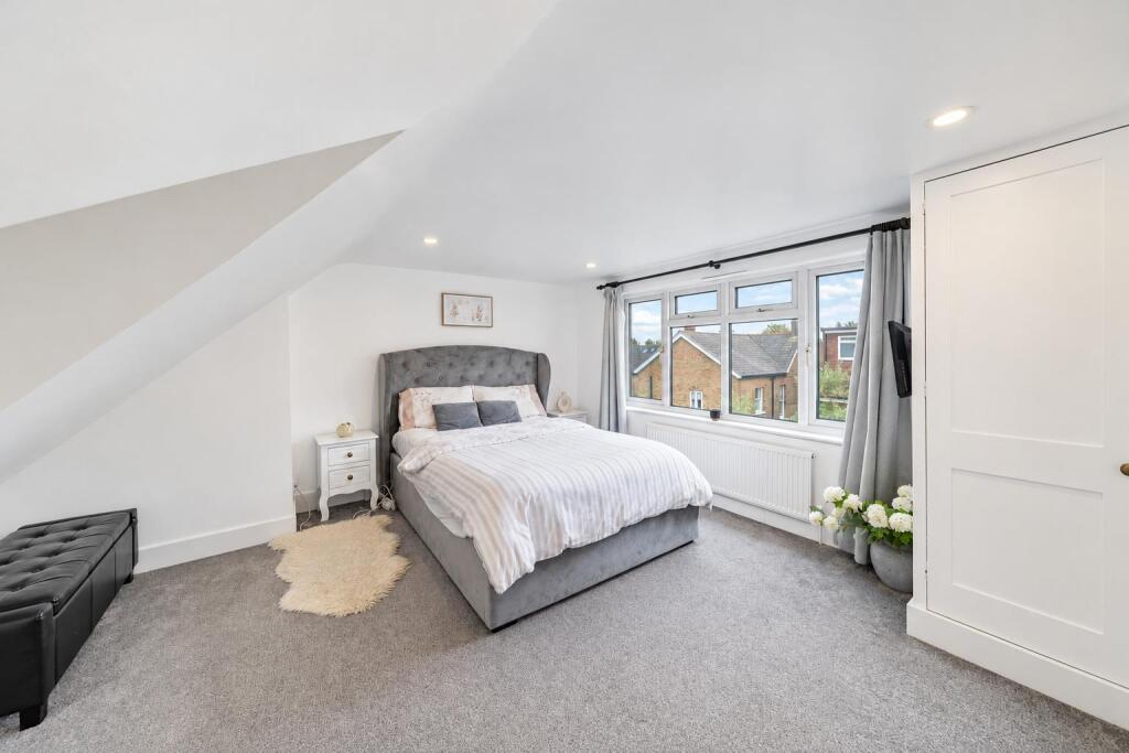 House in London, Cottenham Park, Raynes Park - View 5