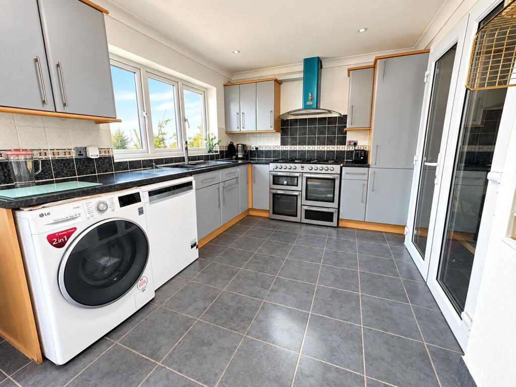 House in Basildon, Essex - View 4