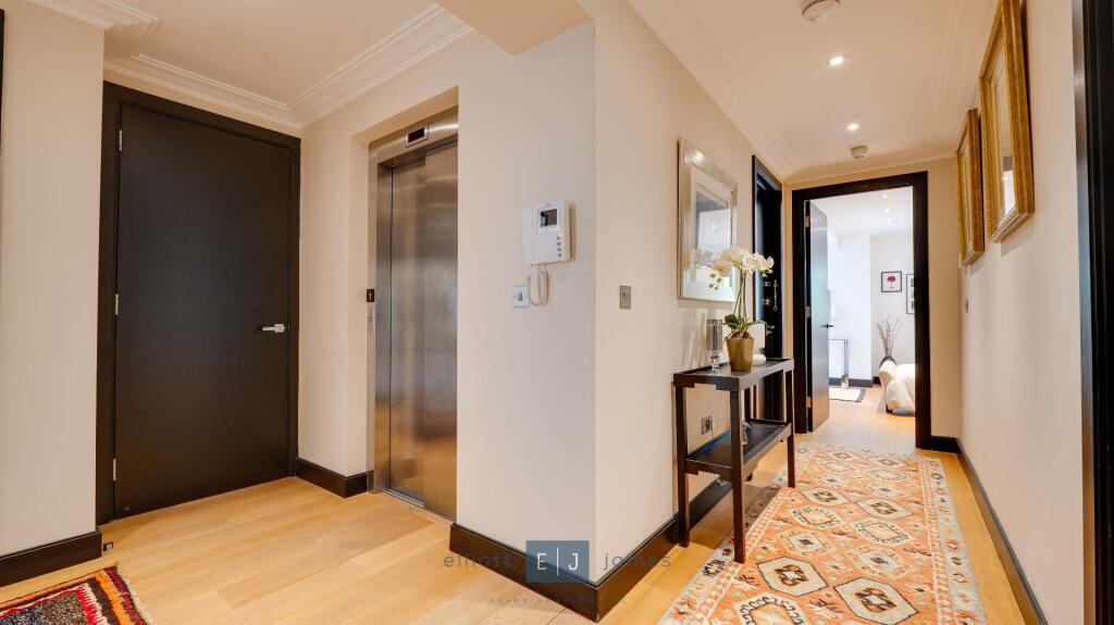 Apartment in Ilford - More