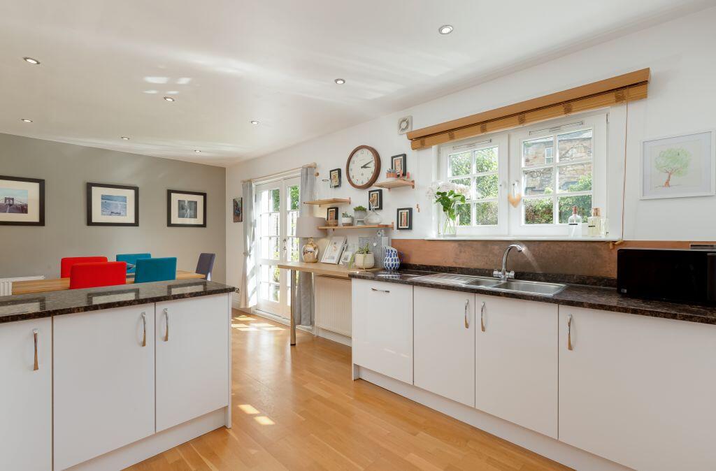 Apartment in Edinburgh - More