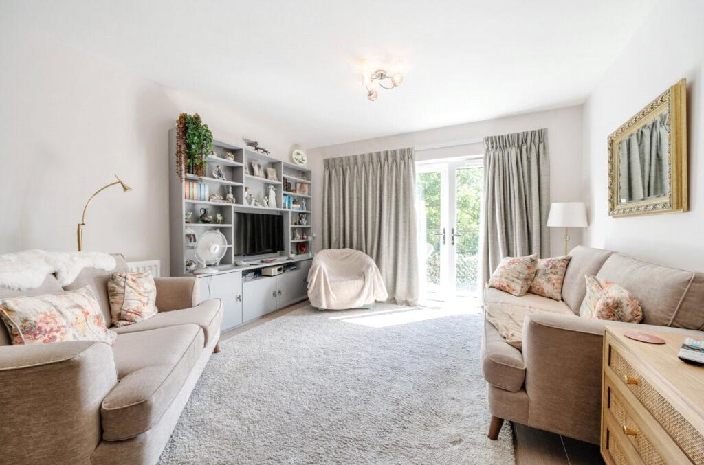 Apartment in Reading - View 4