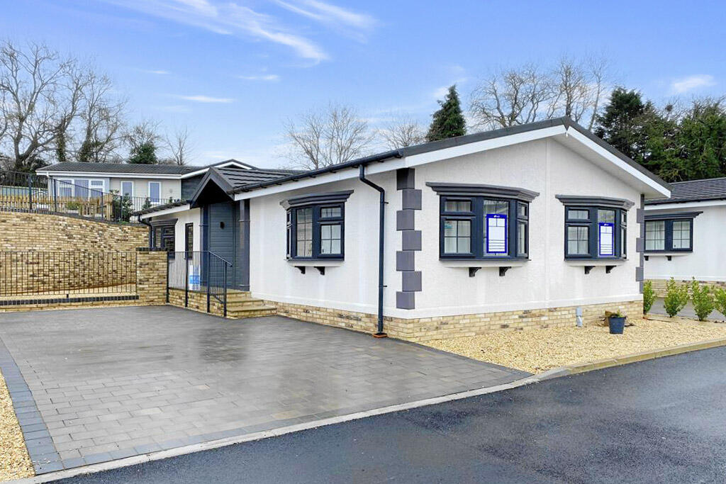 2-bed caravan on Wimborne Country Park, Candy's Lane, Wimborne, BH21, £310,500