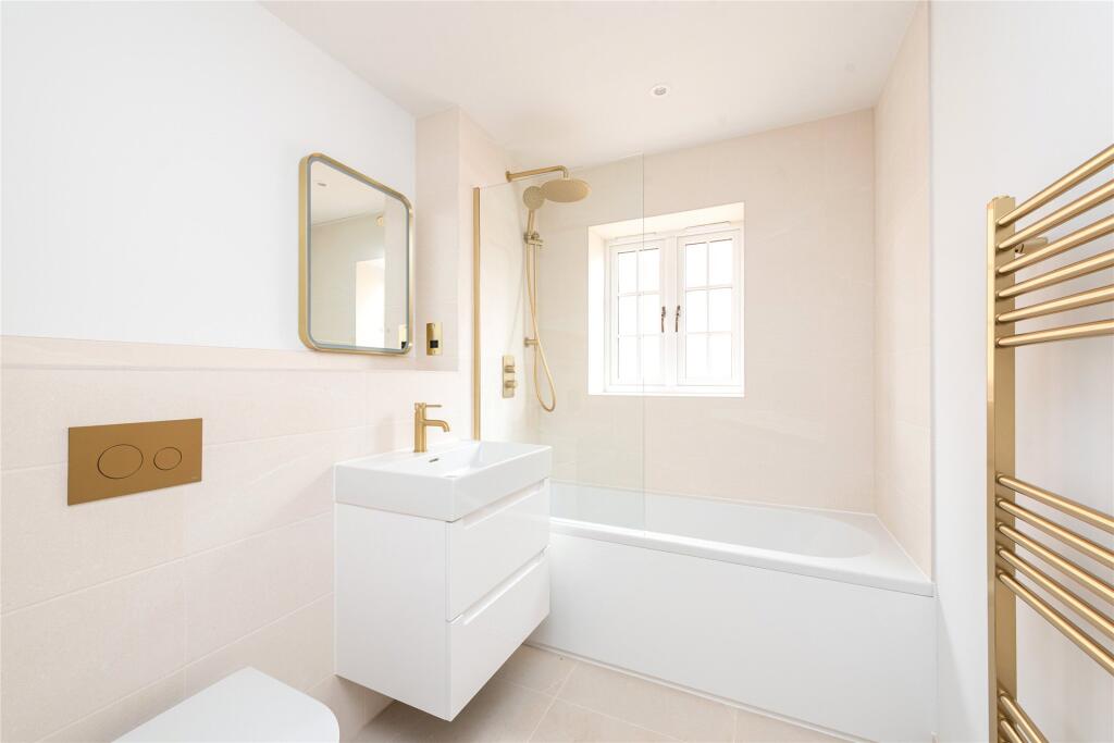 House in Thornborough, Lower End - View 4
