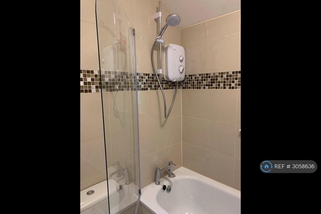 Apartment in Slough - More