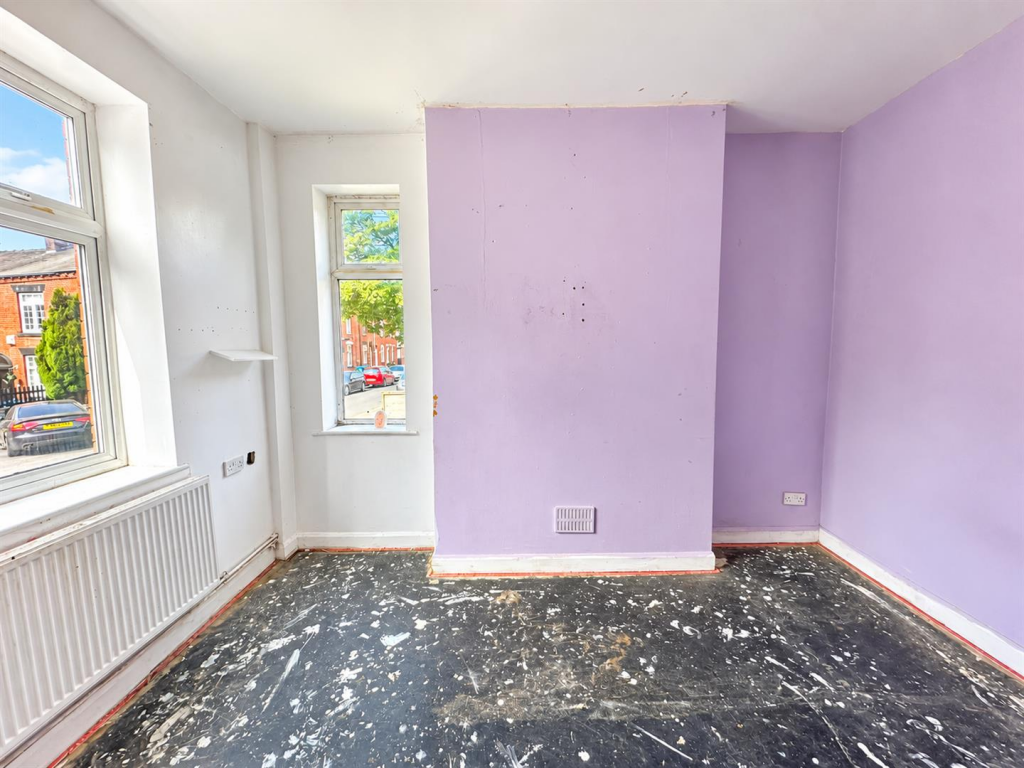 House in Oldham - View 4