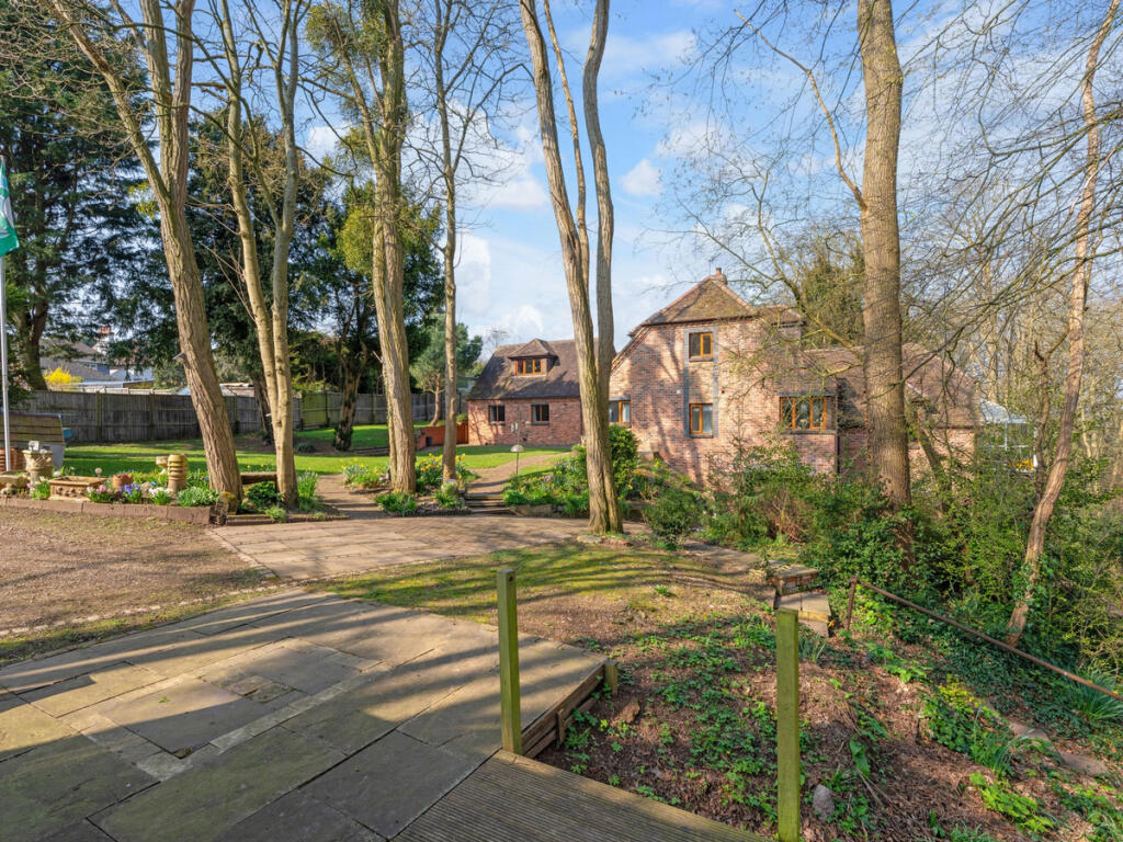 5-bed detached on Hallow Road Worcester, Worcestershire, WR2 6BU, £900,000