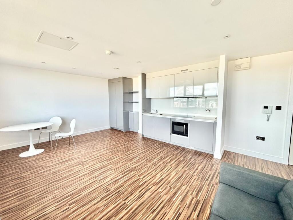 Apartment in Trafford, Greater Manchester - View 2