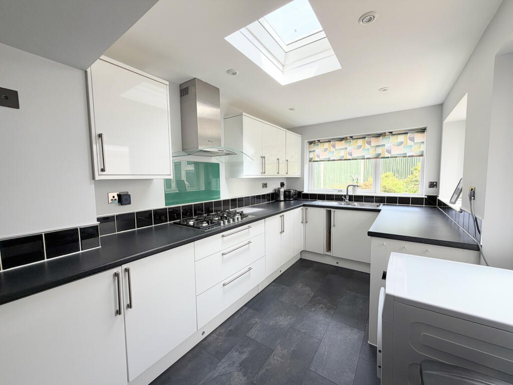 Inglewood Avenue, Camberley, Surrey photo 4