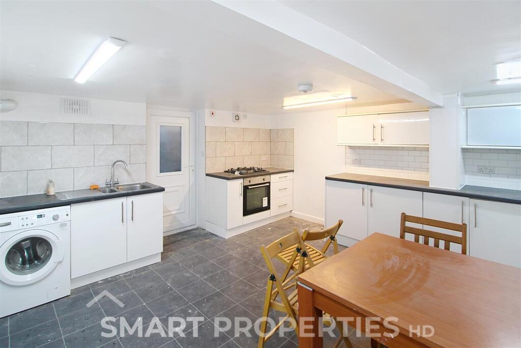 House in Huddersfield - View 4