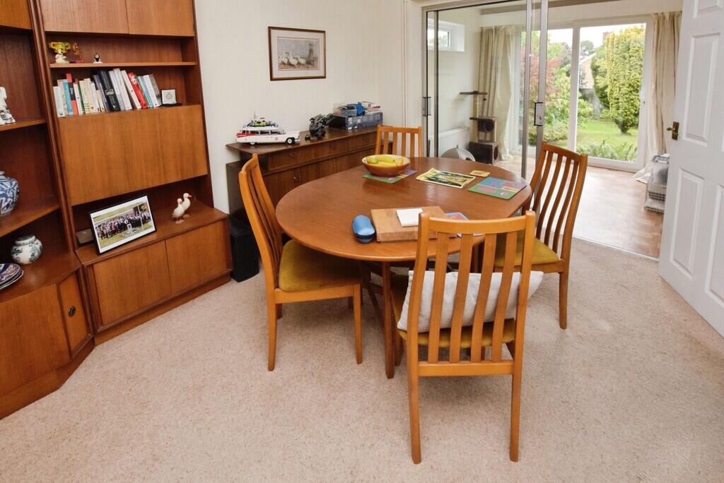 Broadfields Road photo 3