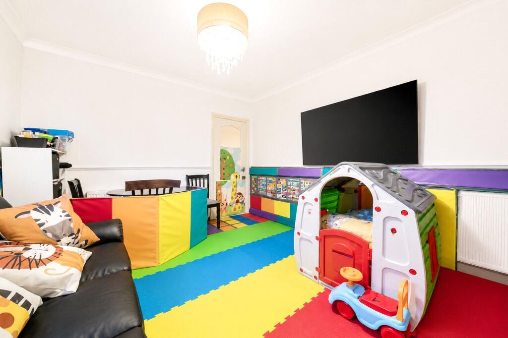 Apartment in Guildford, Westborough - View 2
