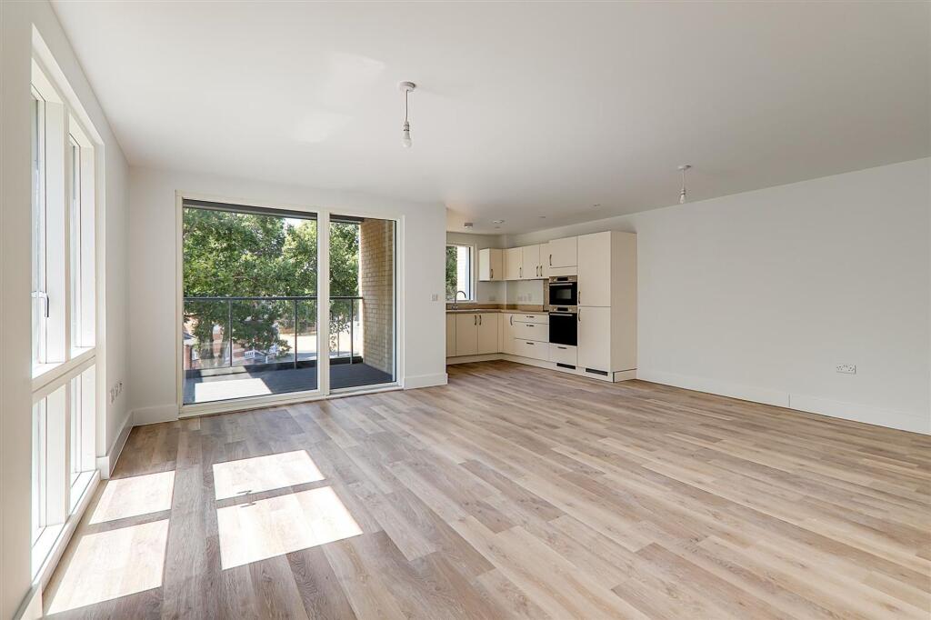 Apartment in Worthing, West Sussex - View 5
