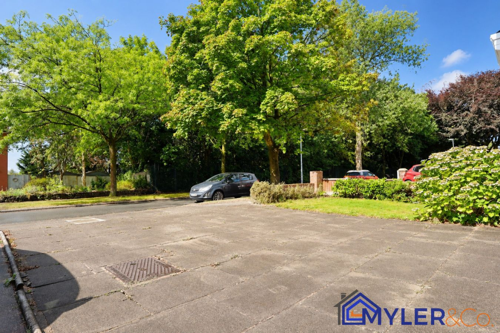 4-bed semi-detached on Coroners Lane, Widnes, WA8, £350,000