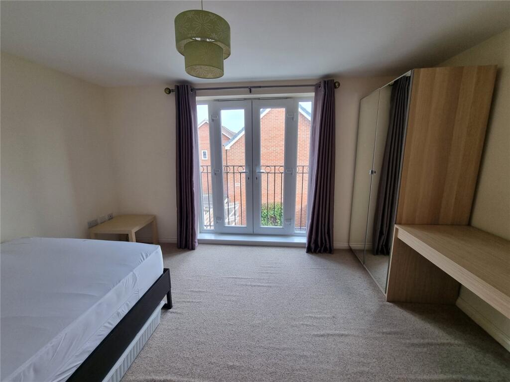 5 bedroom end of terrace house for rent