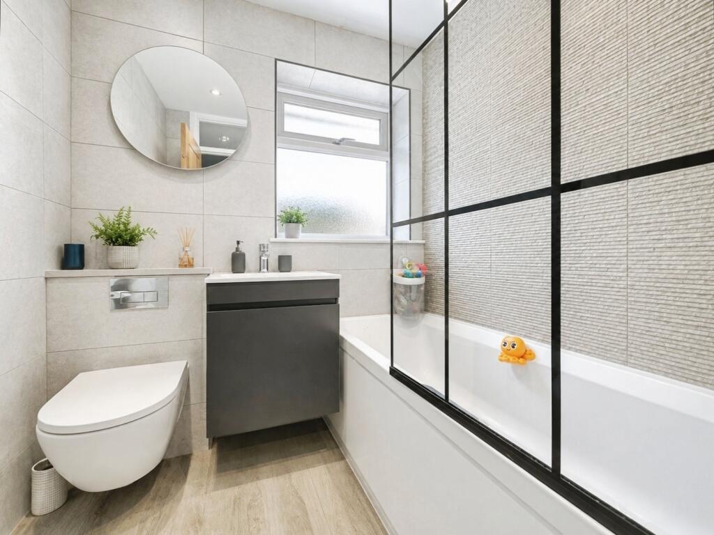 House in Surrey Heath, Surrey - View 4