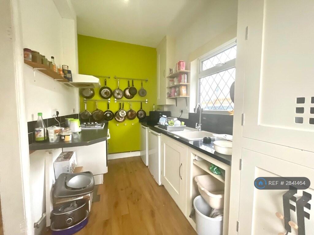 1 bedroom house share for rent