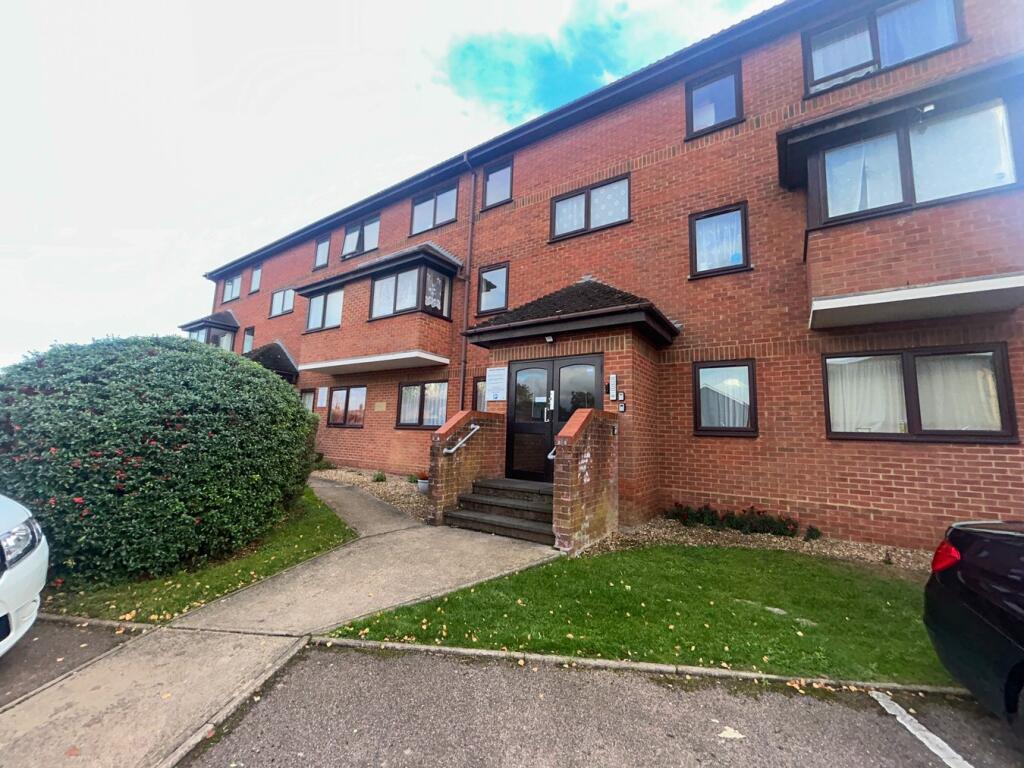 2-bed flat on Back Street, Biggleswade, SG18, £180,000