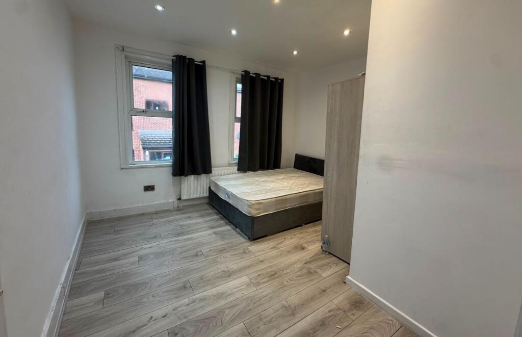 63 The Nursery, Erith, Kent, DA8 2EY photo 3