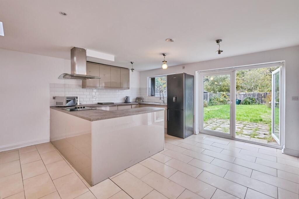 House in Birmingham, West Midlands - More