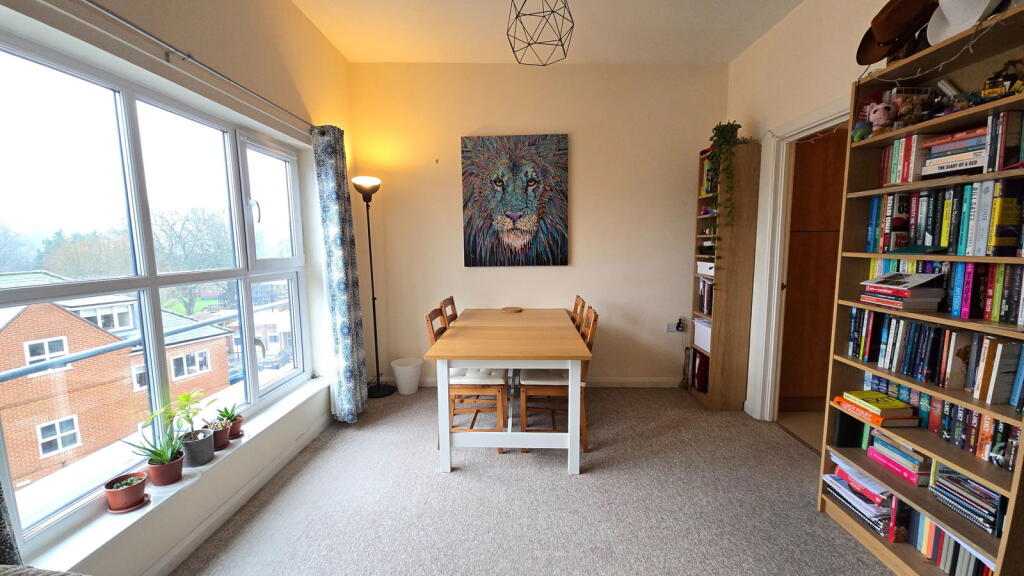 Taylers Court, Pelican Lane, Newbury, RG14 1AQ photo 5